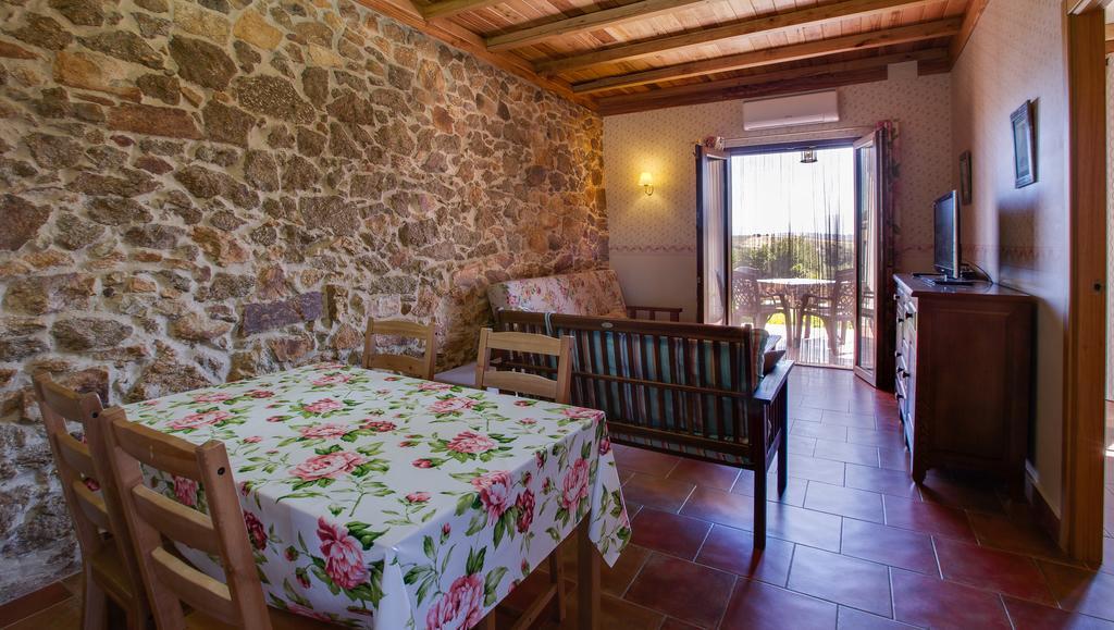 Apartamentos El Jardin Del Poeta Guijo de Granadilla Esterno foto
